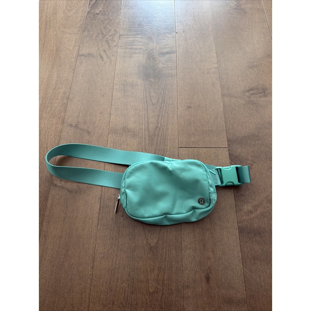 Lululemon Everywhere Belt Bag Paradise Green 1 Liter #LU9AX2S